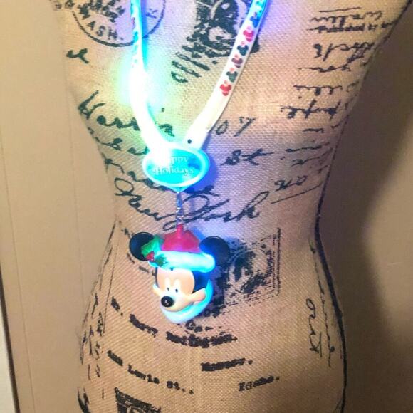 Disneyland Mickey Mouse Happy Holiday led Necklace Christmas Changing Colors - Picture 4 of 5